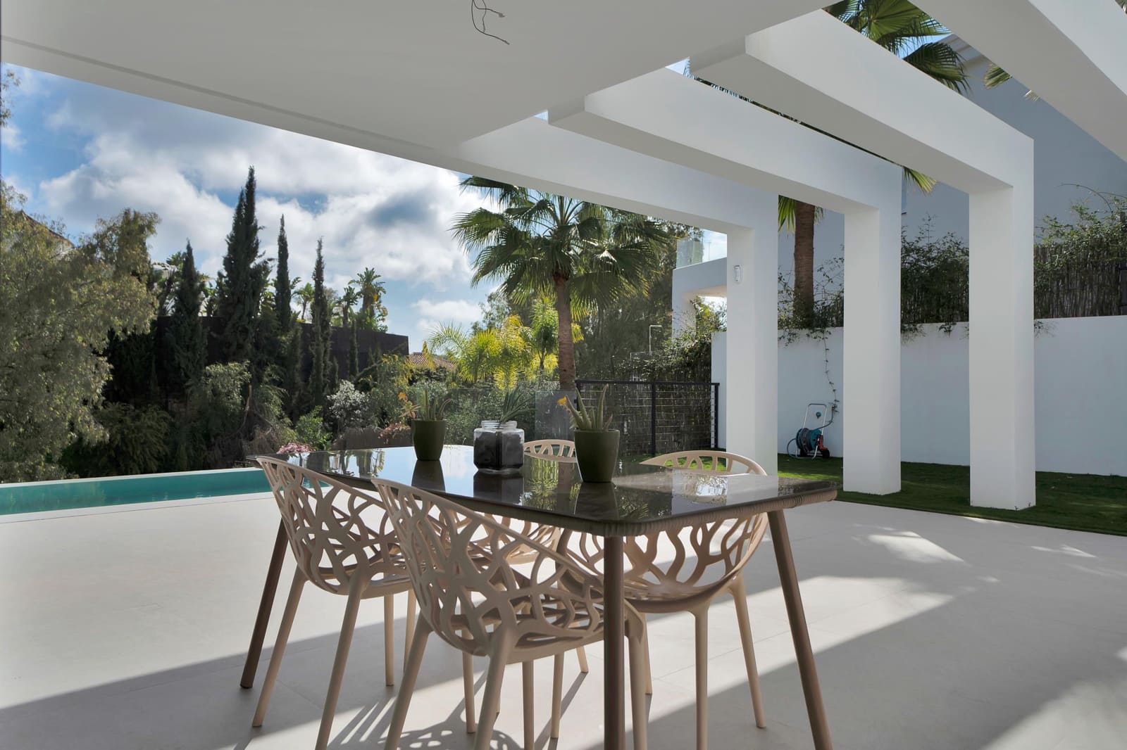 4 bedroom Villa for sale in La Quinta with pool - € 3,500,000 (Ref: 9686773)
