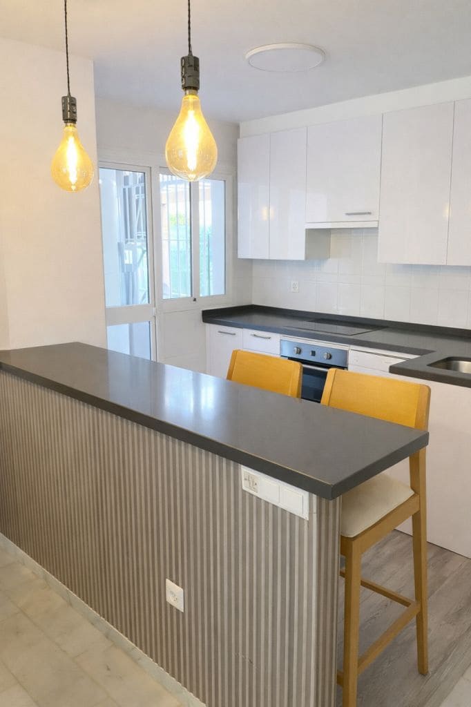 3 soverom Leilighet til leie i Marbesa med svømmebasseng - € 2 400 (Ref: 9691142)