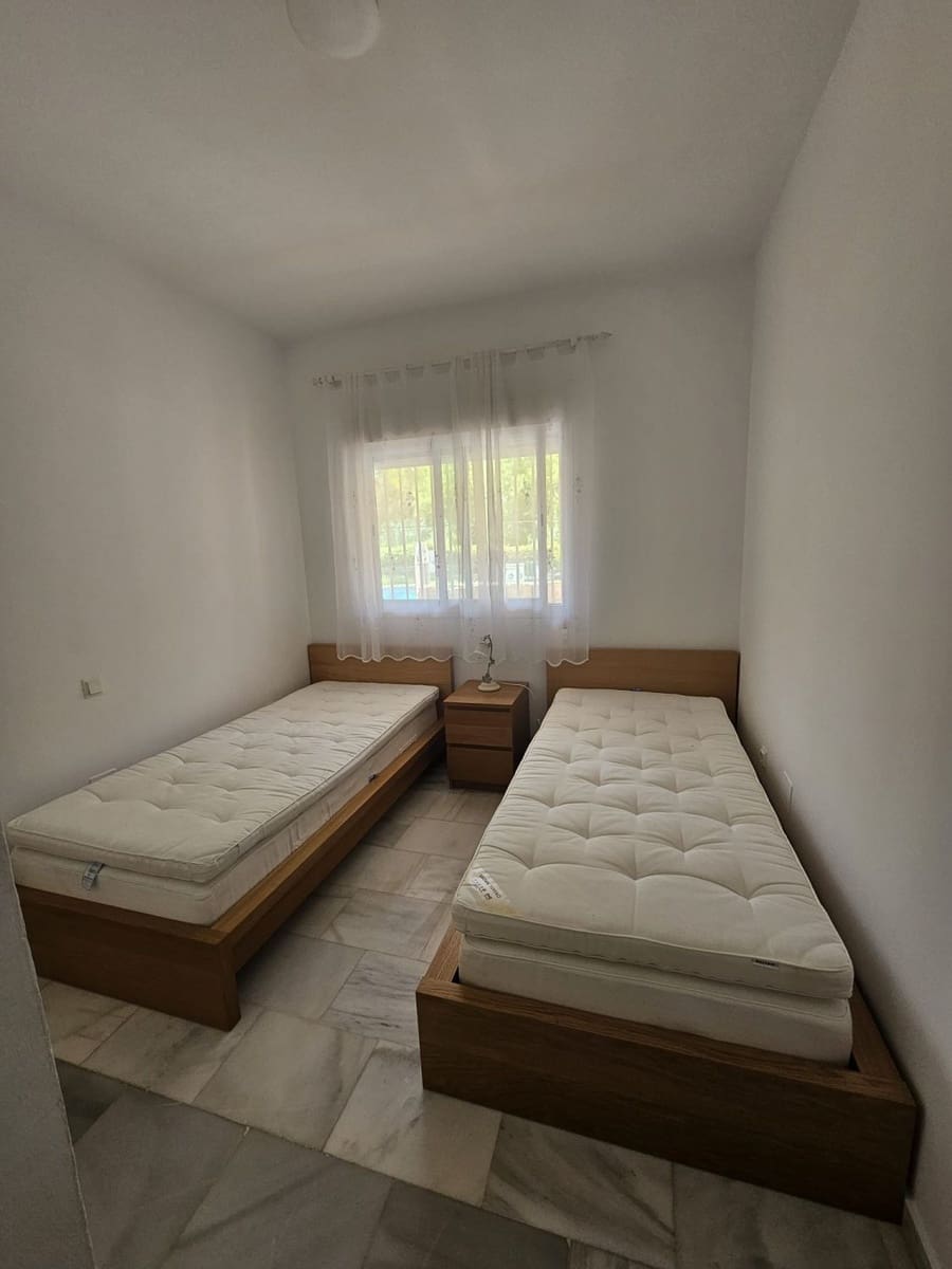 3 sypialnia Apartament do wynajęcia w Marbella z basenem garażem - 2 400 € (Ref: 9691142)