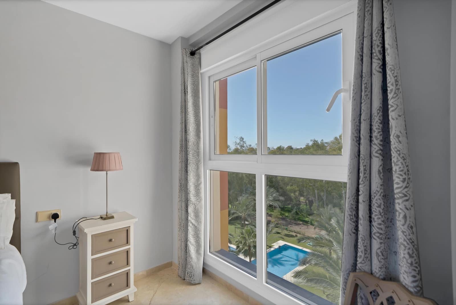 2 chambre Penthouse à vendre à New Golden Mile avec piscine - 385 000 € (Ref: 9696314)