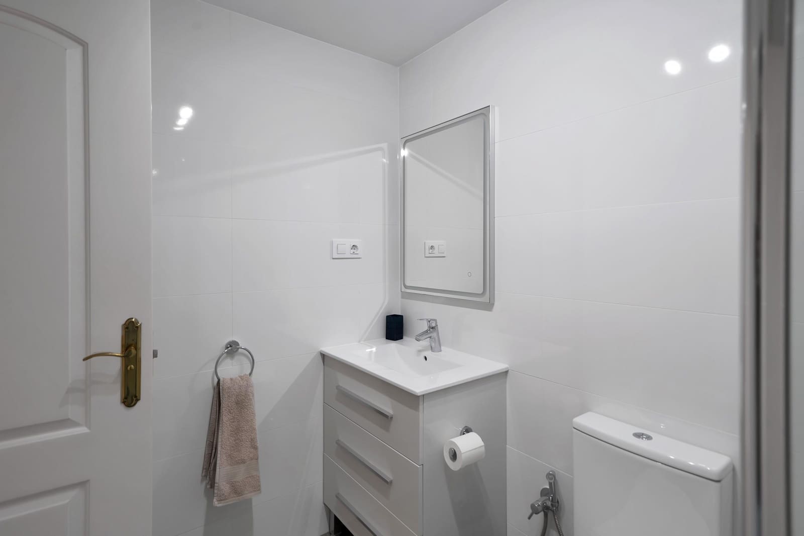 2 bedroom Penthouse for sale in New Golden Mile with pool - € 385,000 (Ref: 9696314)