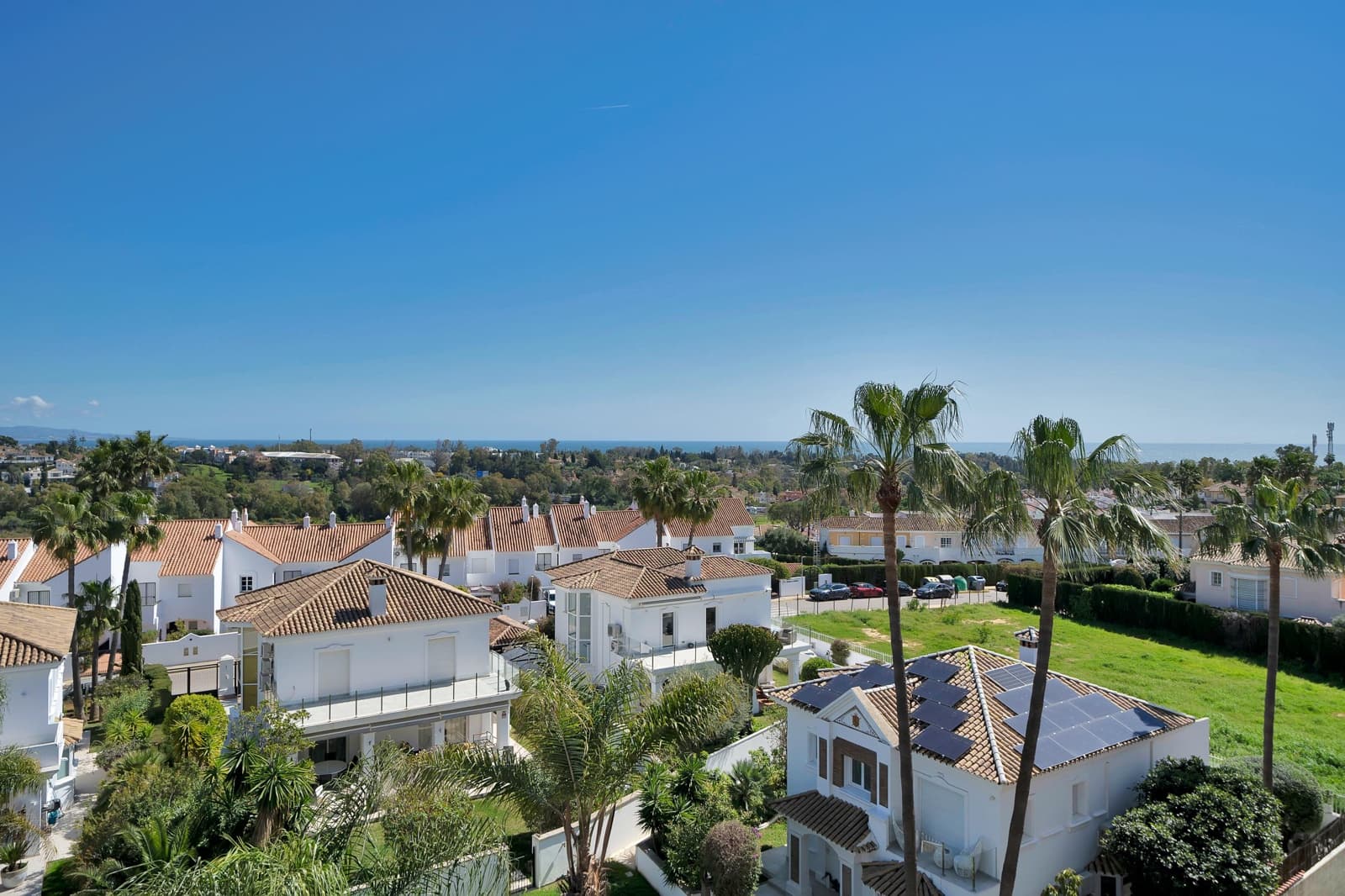 2 bedroom Penthouse for sale in New Golden Mile with pool - € 365,000 (Ref: 9696314)