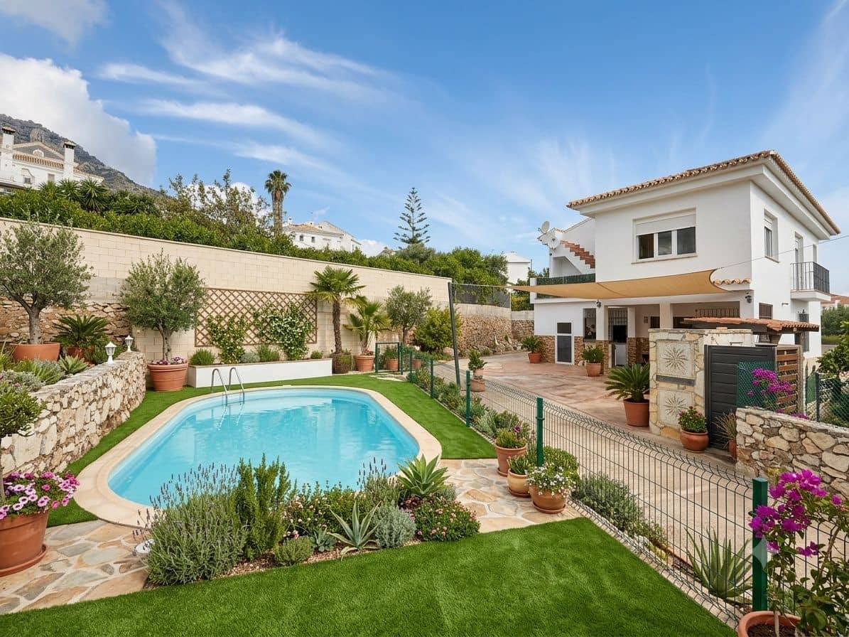 4 bedroom Villa for sale in Alhaurin de la Torre with pool garage - € 670,000 (Ref: 9720212)