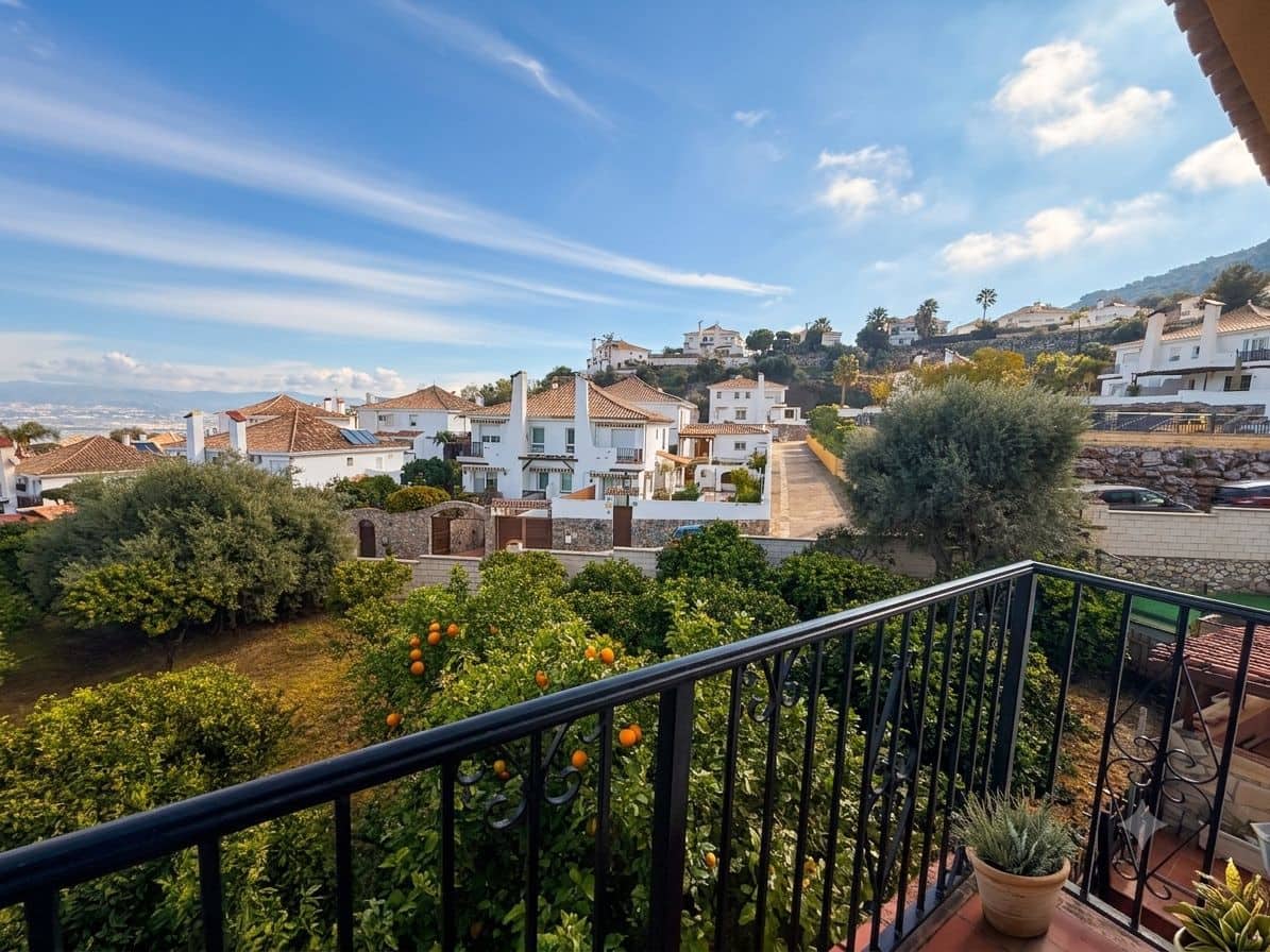 4 bedroom Villa for sale in Alhaurin de la Torre with pool garage - € 670,000 (Ref: 9720212)