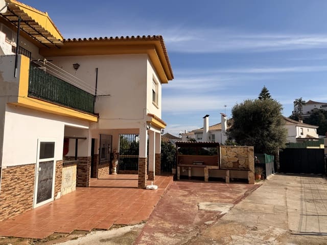 Chalet de 4 habitaciones en Alhaurín de la Torre en venta con piscina garaje - 670.000 € (Ref: 9720212)