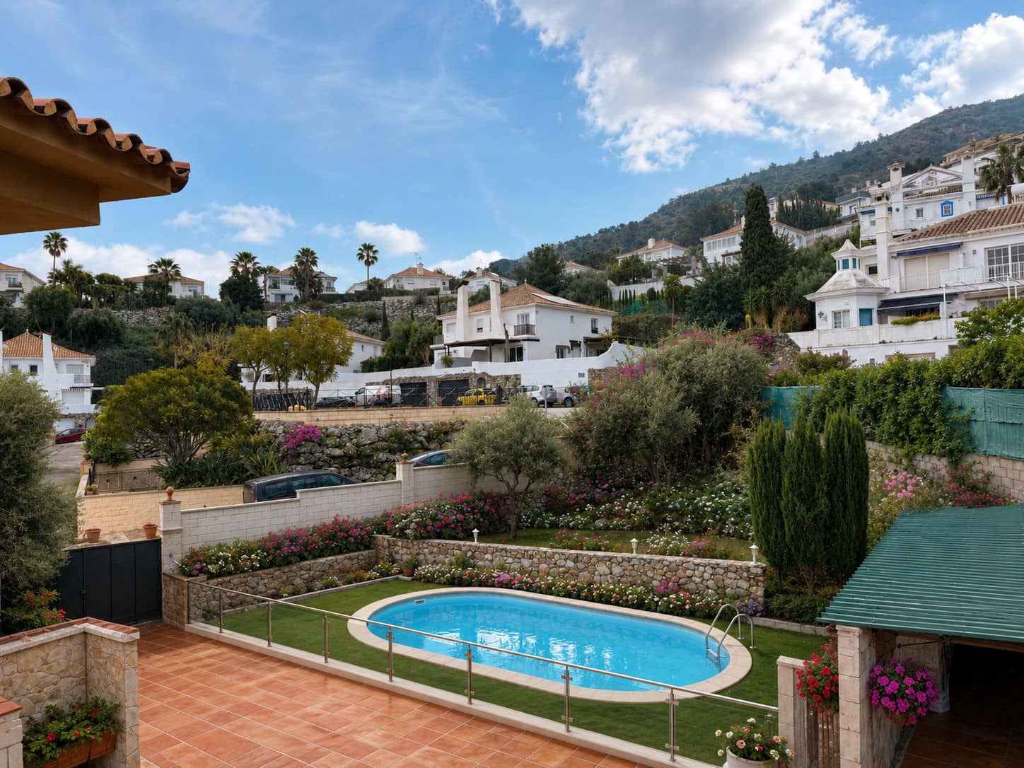4 bedroom Villa for sale in Alhaurin de la Torre with pool garage - € 670,000 (Ref: 9720212)