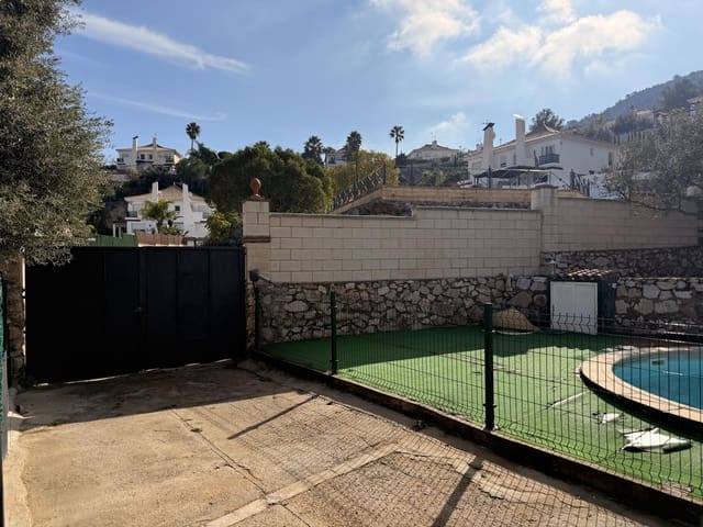 Chalet de 4 habitaciones en Alhaurín de la Torre en venta con piscina garaje - 670.000 € (Ref: 9720212)