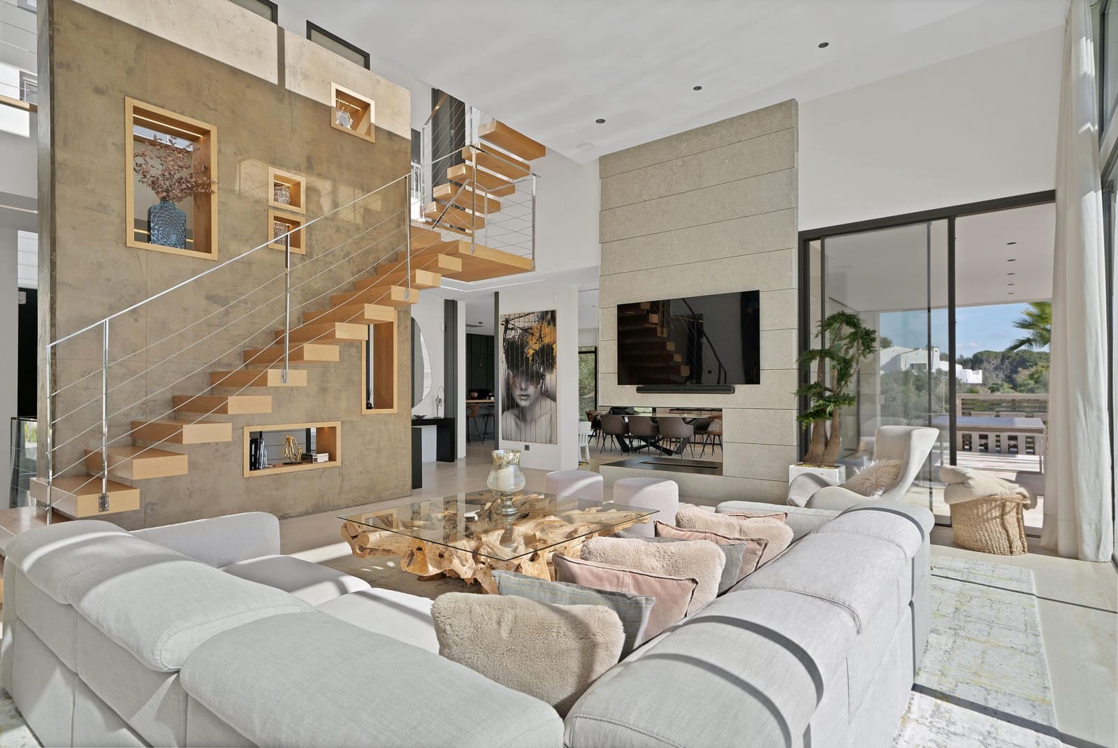 6 bedroom Villa for rent in Marbella with pool - € 35,000 (Ref: 9720213)