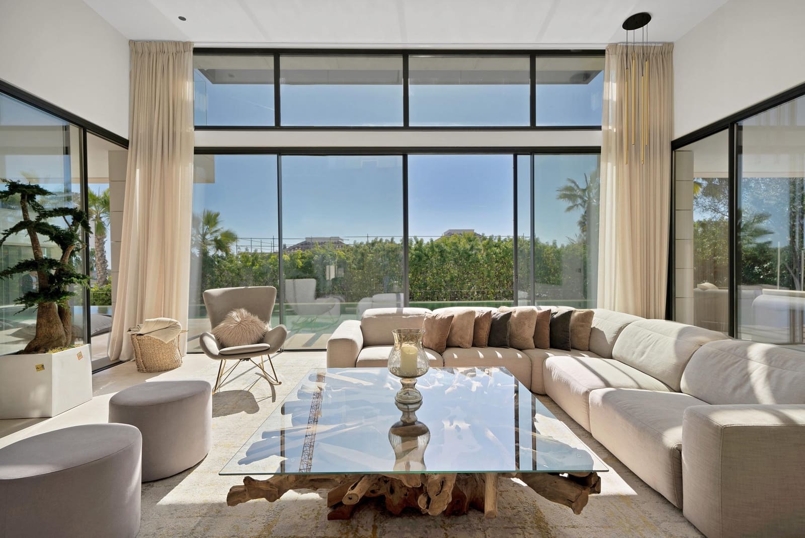 6 bedroom Villa for rent in Marbella with pool - € 35,000 (Ref: 9720213)