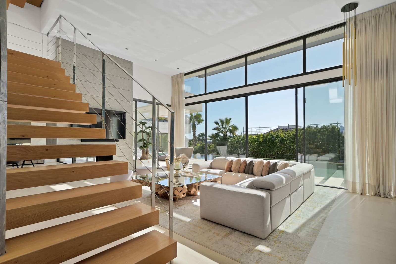 6 bedroom Villa for rent in Marbella with pool - € 35,000 (Ref: 9720213)