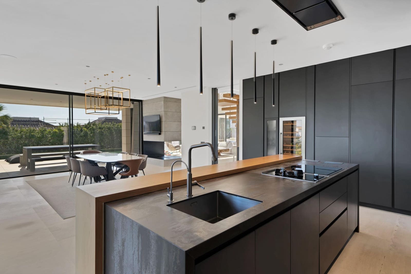 6 bedroom Villa for rent in Marbella with pool - € 35,000 (Ref: 9720213)