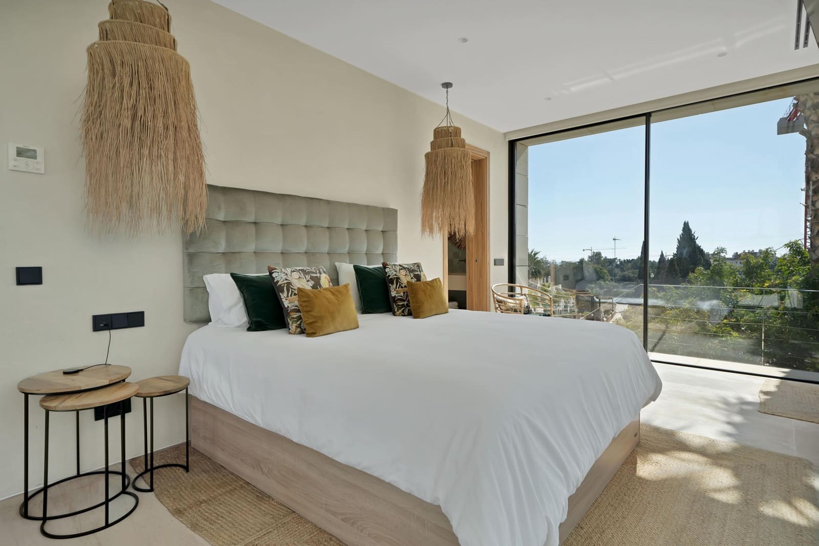 6 bedroom Villa for rent in Marbella with pool - € 35,000 (Ref: 9720213)