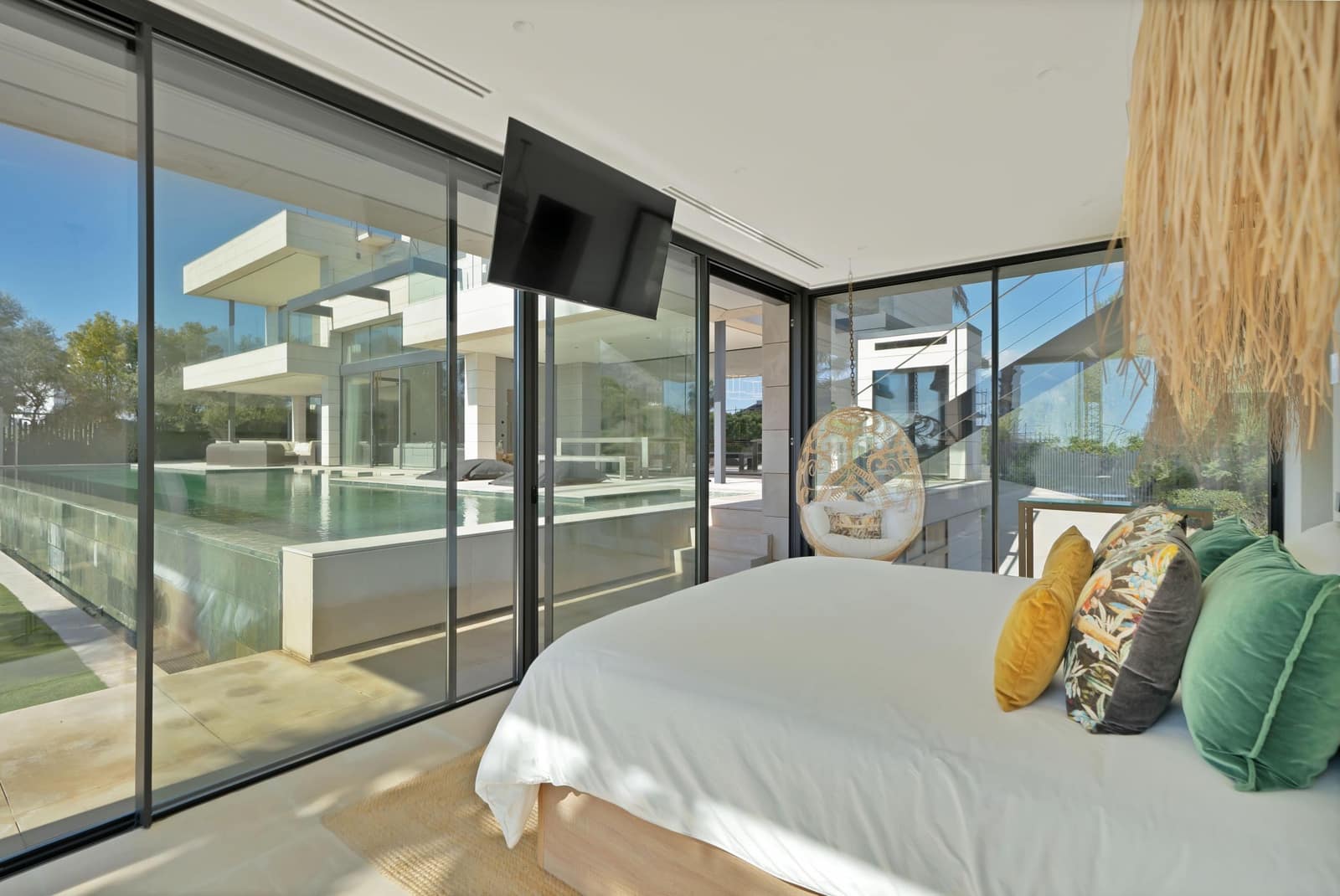 6 bedroom Villa for rent in Marbella with pool - € 35,000 (Ref: 9720213)