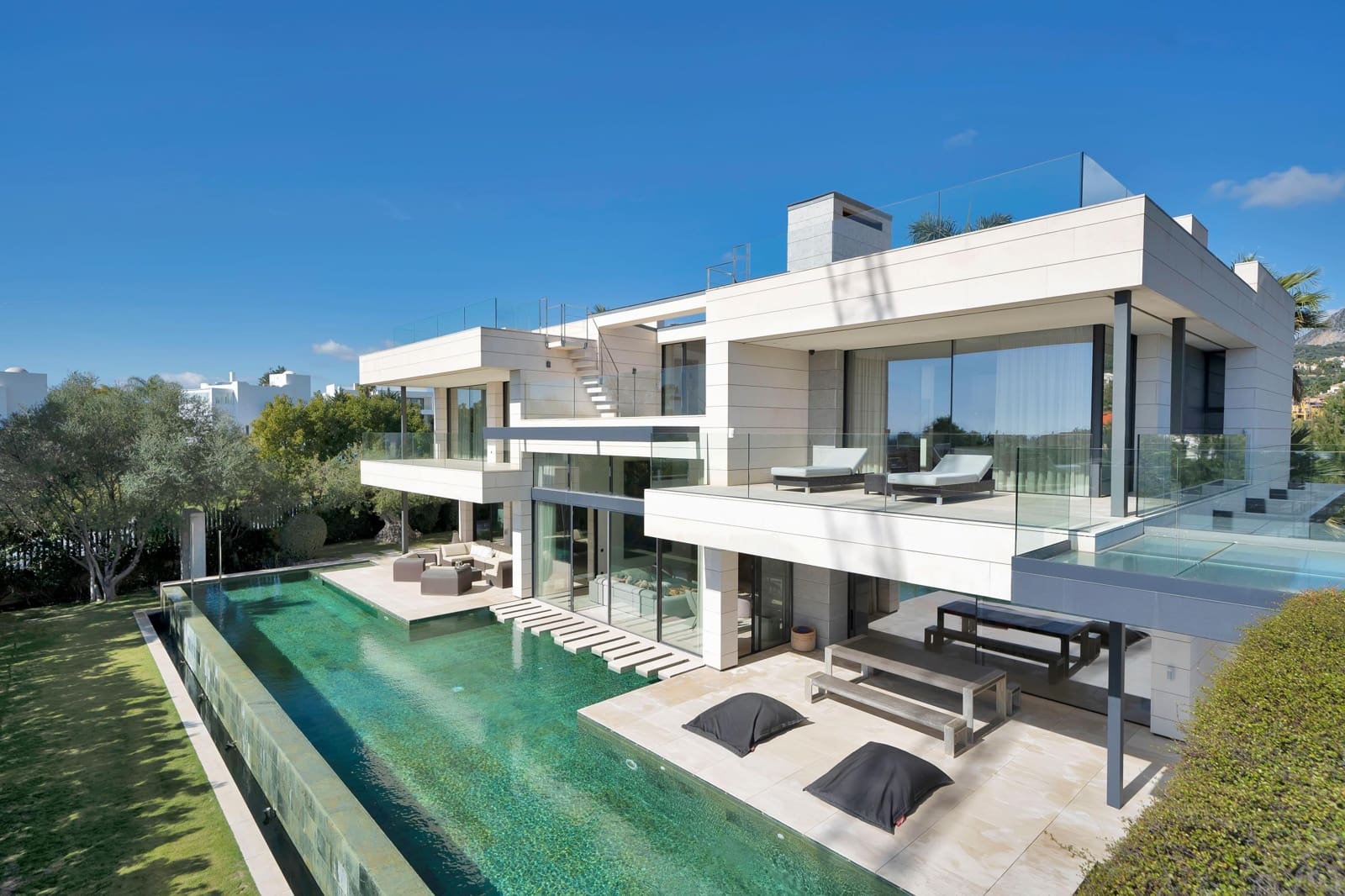 6 bedroom Villa for rent in Marbella with pool - € 35,000 (Ref: 9720213)