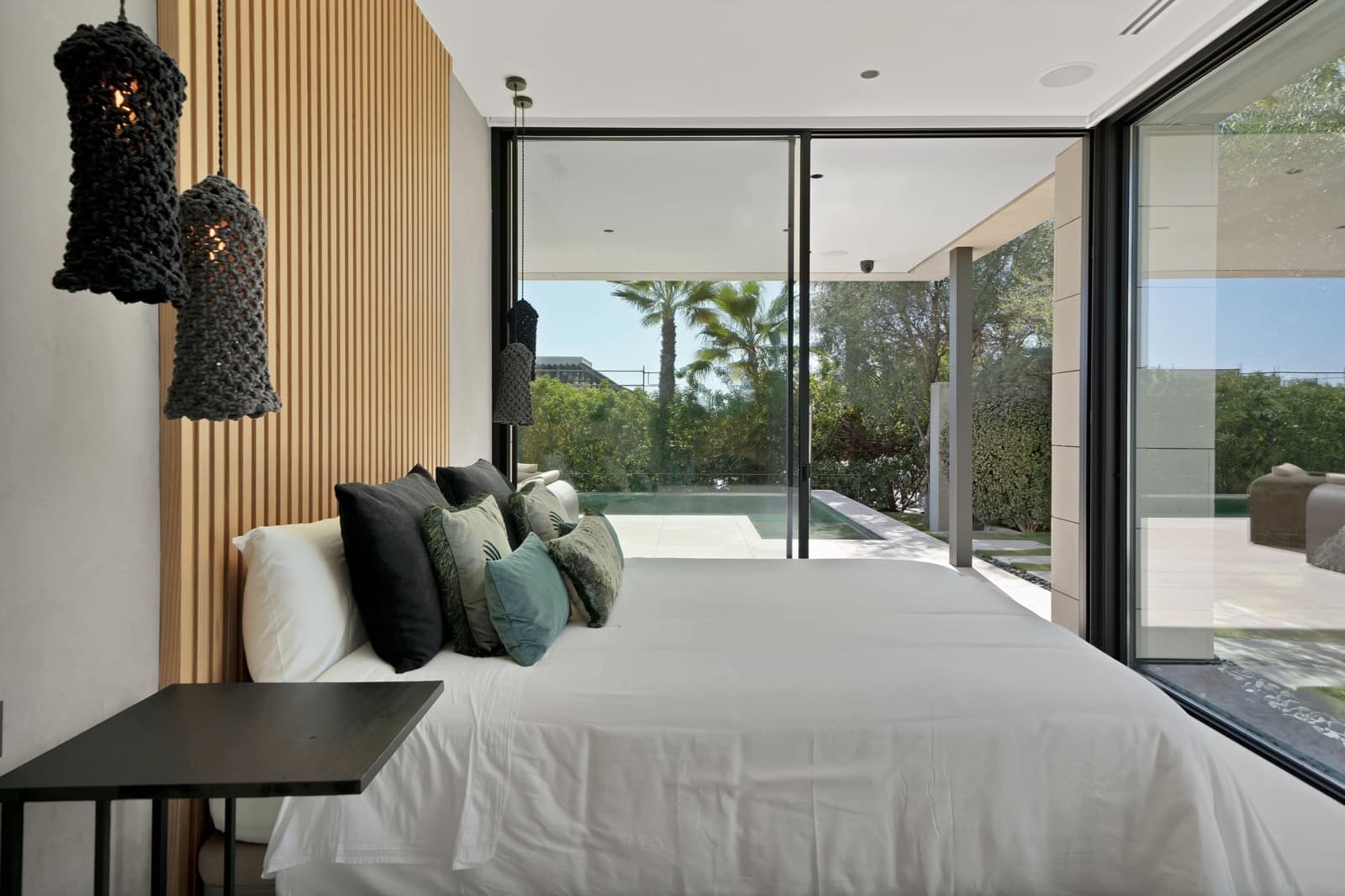 6 bedroom Villa for rent in Marbella with pool - € 35,000 (Ref: 9720213)