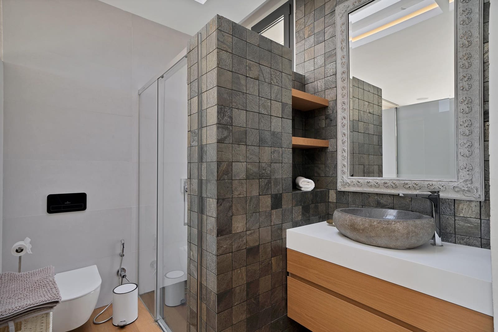 6 bedroom Villa for rent in Marbella with pool - € 35,000 (Ref: 9720213)