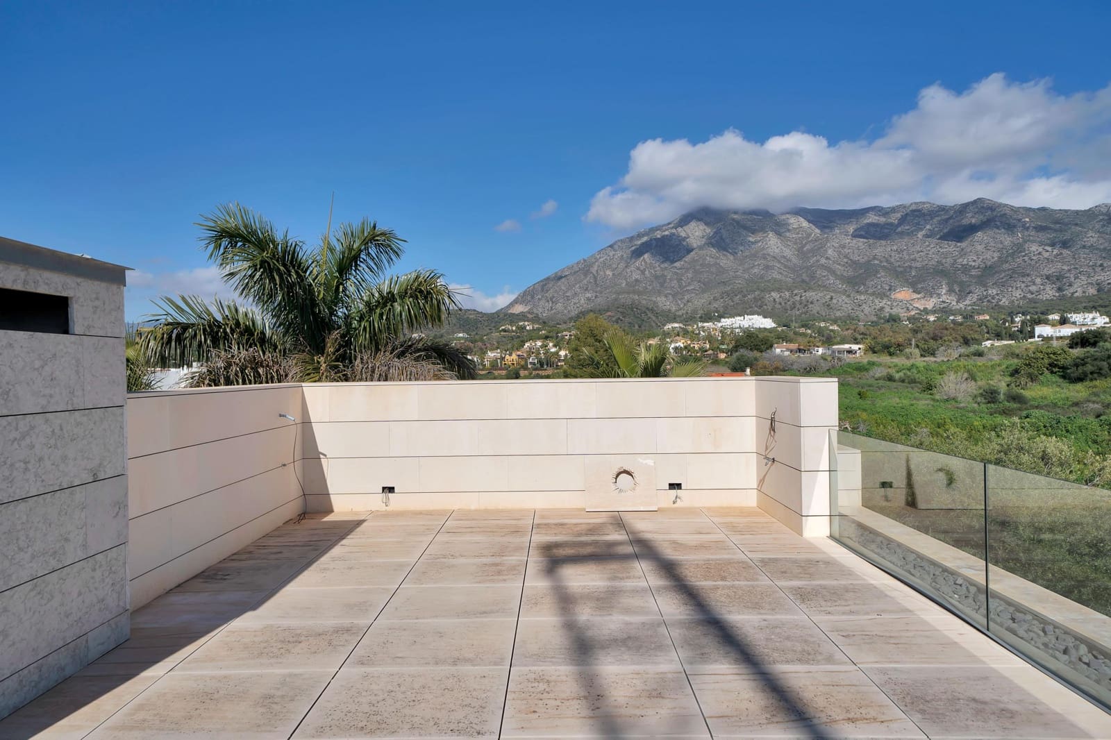 6 bedroom Villa for rent in Marbella with pool - € 35,000 (Ref: 9720213)