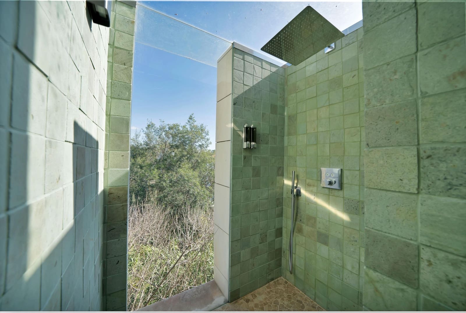 6 bedroom Villa for rent in Marbella with pool - € 35,000 (Ref: 9720213)