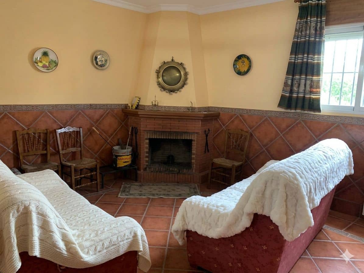 4 bedroom Terraced Villa for sale in Cuevas de San Marcos - € 145,000 (Ref: 9721904)