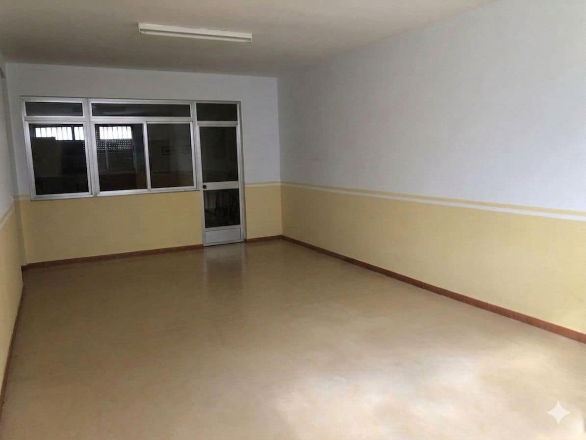 4 bedroom Terraced Villa for sale in Cuevas de San Marcos - € 145,000 (Ref: 9721904)