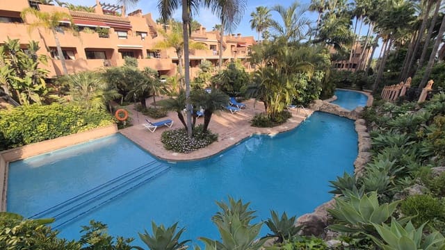 2 bedroom Apartment for sale in Los Flamingos, Benahavís with pool - € 480,000 (Ref: 9721906)