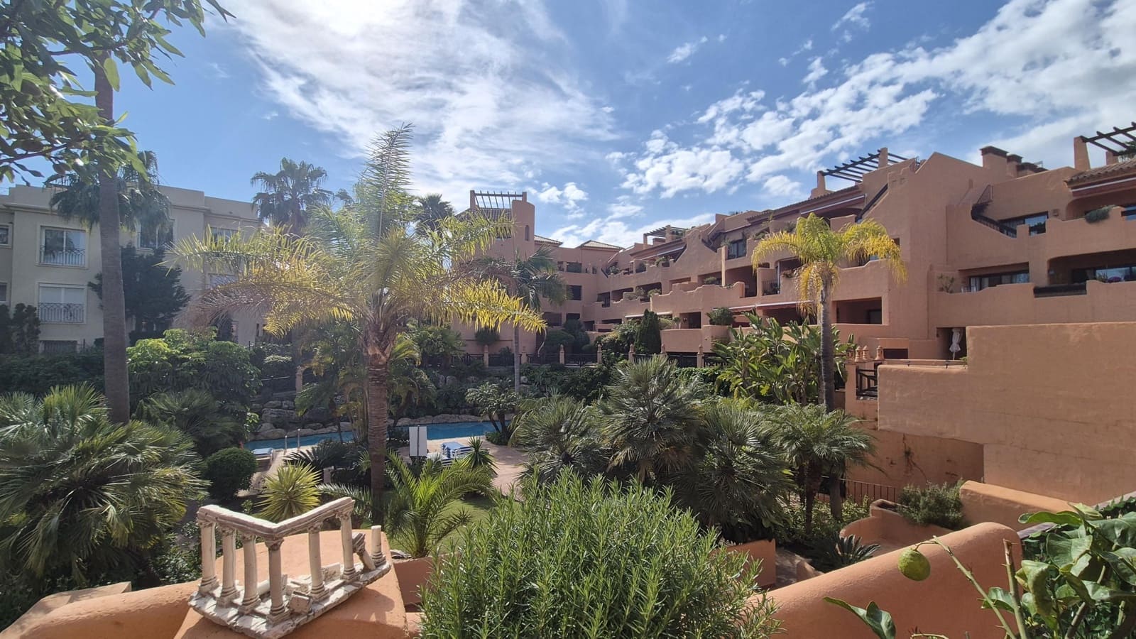 Apartamento de 2 habitaciones en Los Flamingos en venta con piscina garaje - 449.000 € (Ref: 9721906)