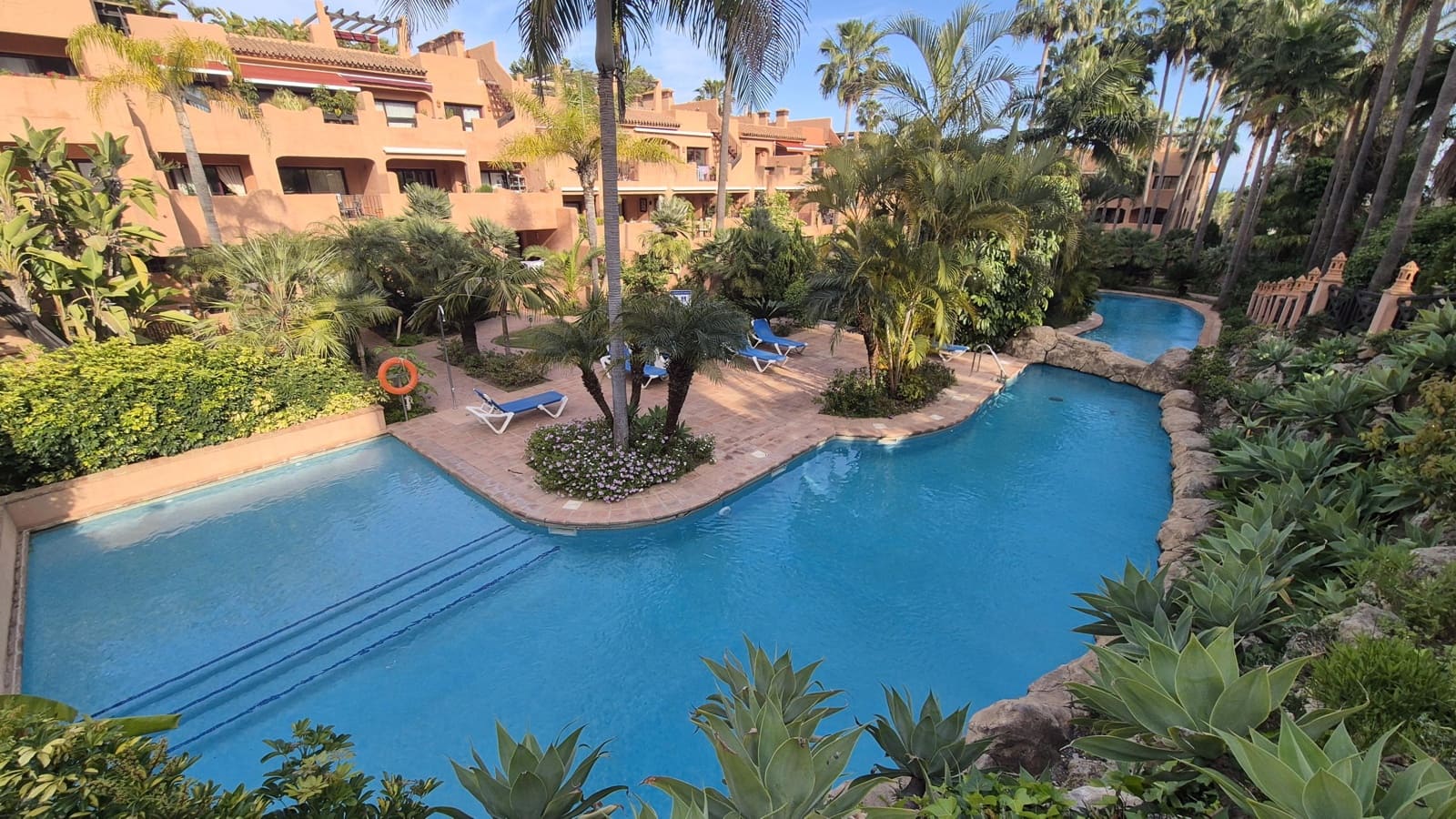 Apartamento de 2 habitaciones en Los Flamingos en venta con piscina garaje - 449.000 € (Ref: 9721906)