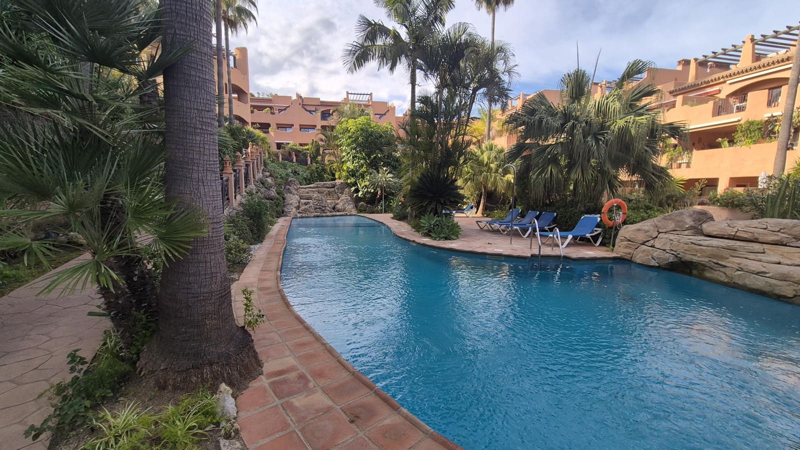 Apartamento de 2 habitaciones en Los Flamingos en venta con piscina garaje - 449.000 € (Ref: 9721906)