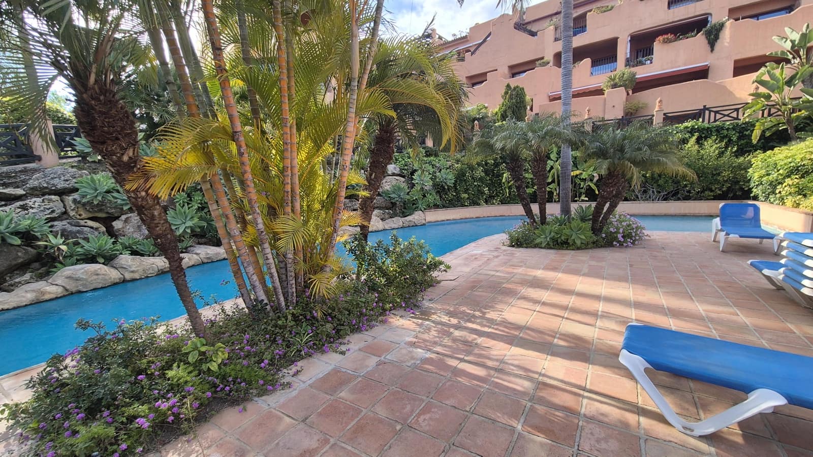 Apartamento de 2 habitaciones en Los Flamingos en venta con piscina garaje - 449.000 € (Ref: 9721906)