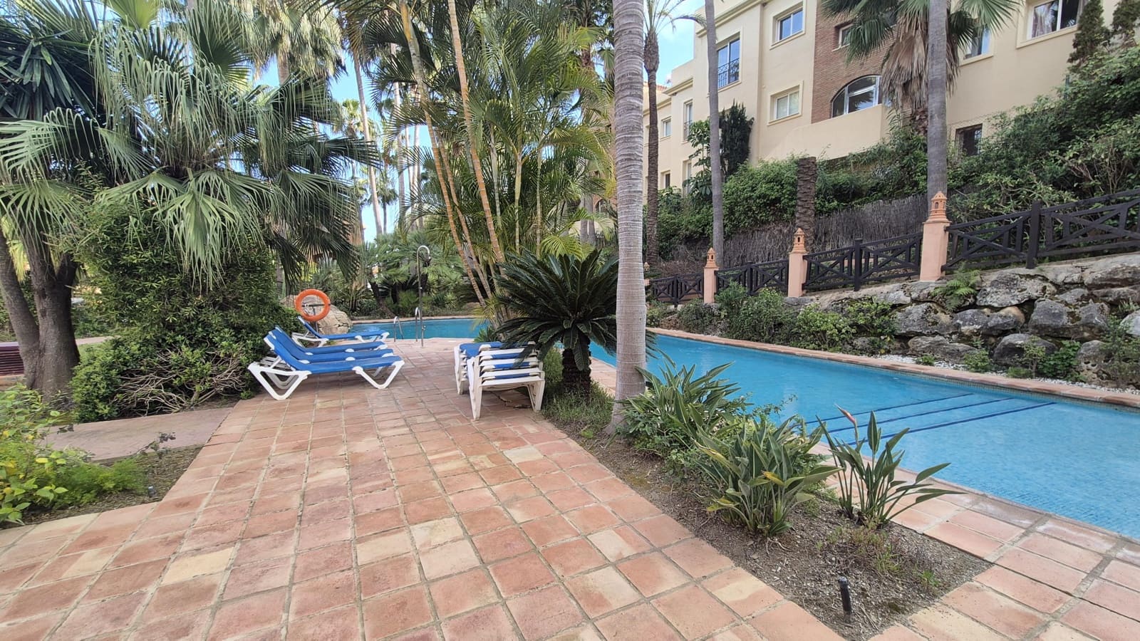 Apartamento de 2 habitaciones en Los Flamingos en venta con piscina garaje - 449.000 € (Ref: 9721906)