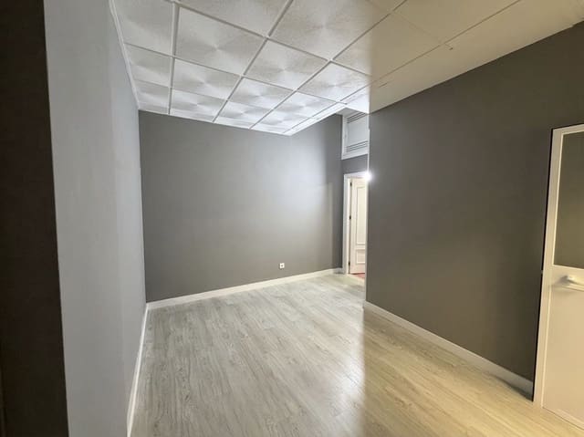 2 sovrum Kommersiell till salu i Altos de Estepona, Estepona - 215 000 € (Ref: 9748187)