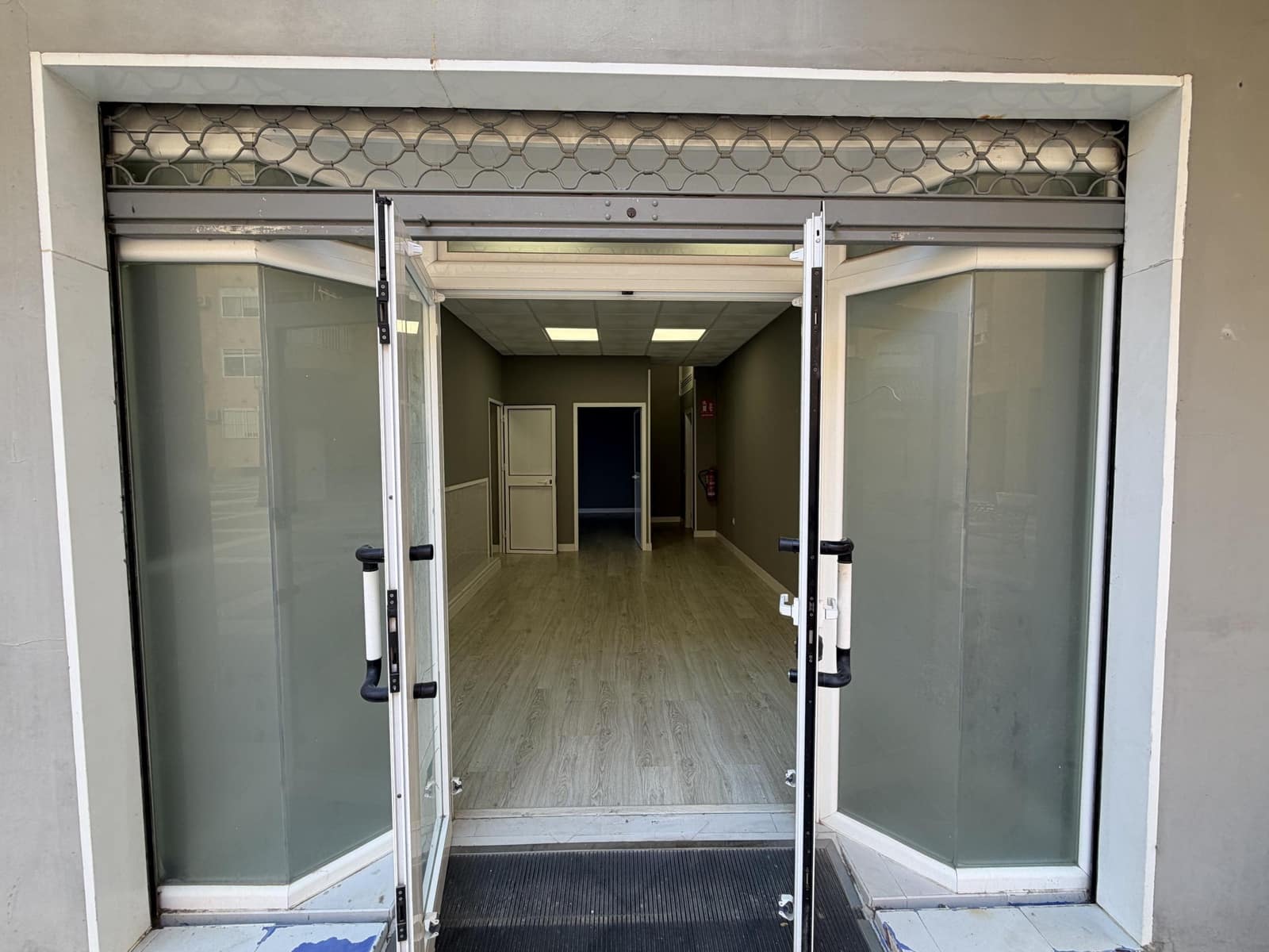 2 sovrum Kommersiell till salu i Estepona - 215 000 € (Ref: 9748187)