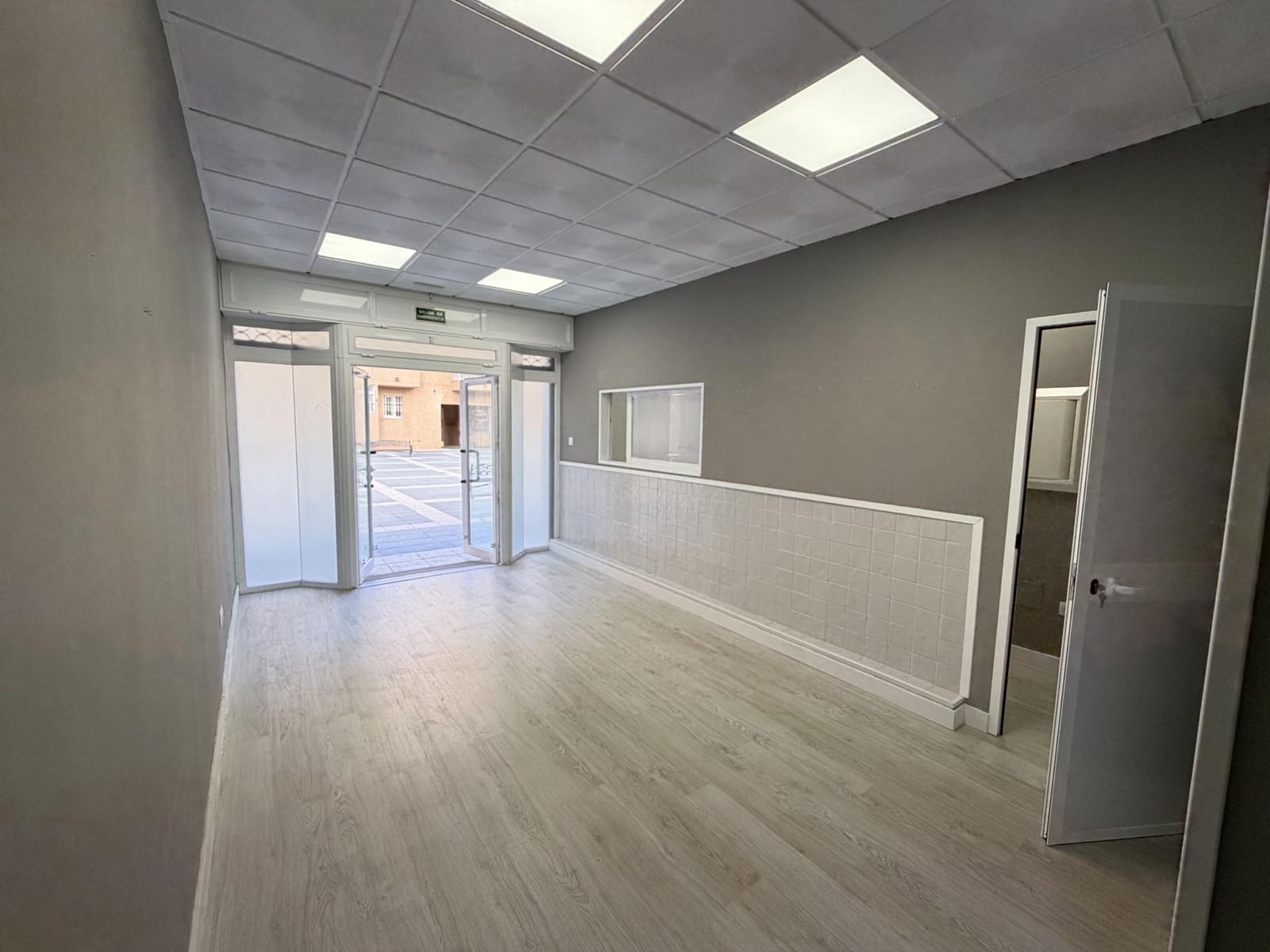 2 sovrum Kommersiell till salu i Estepona - 215 000 € (Ref: 9748187)