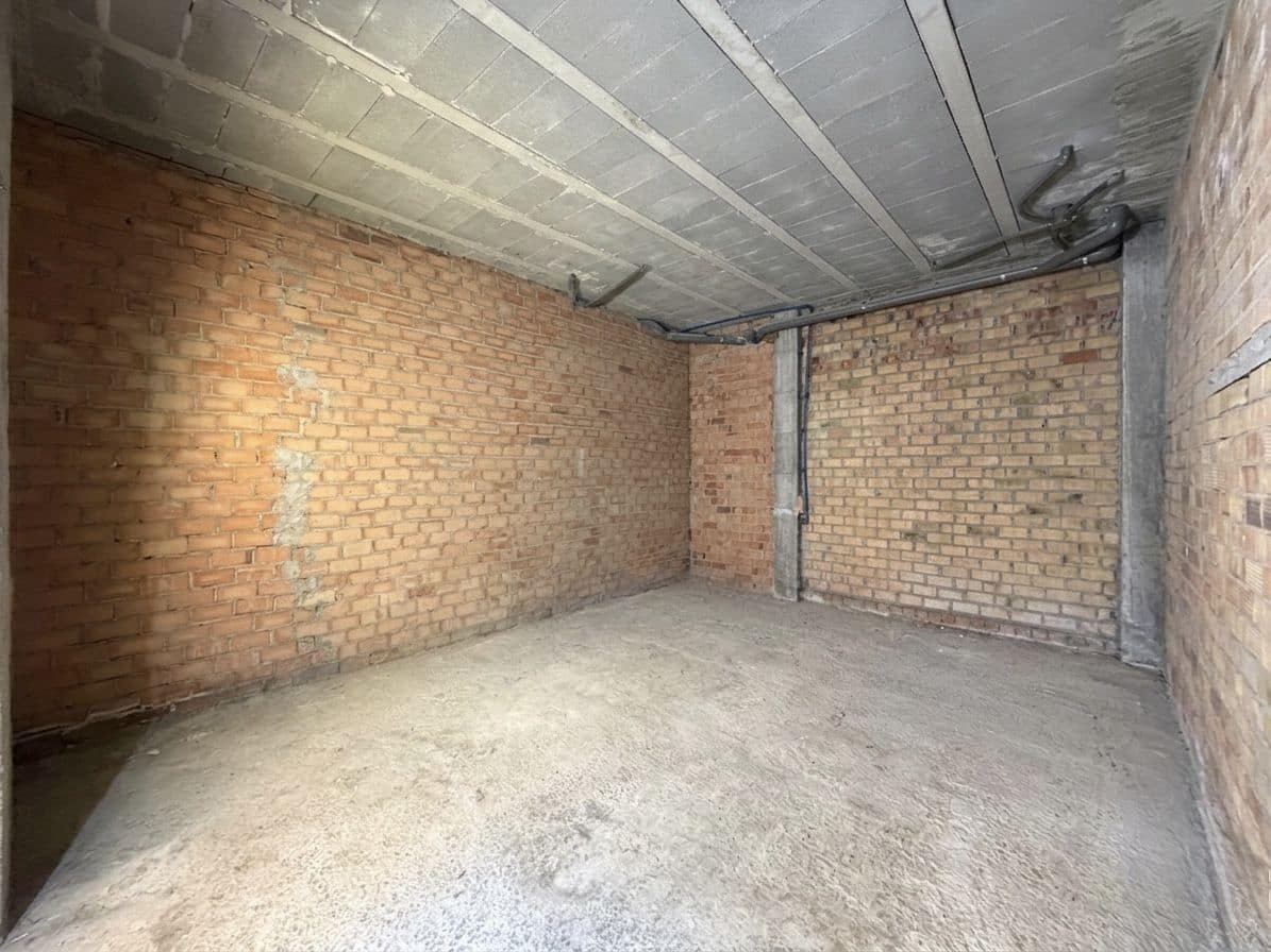 2 bedroom Commercial for sale in Estepona - € 215,000 (Ref: 9748187)