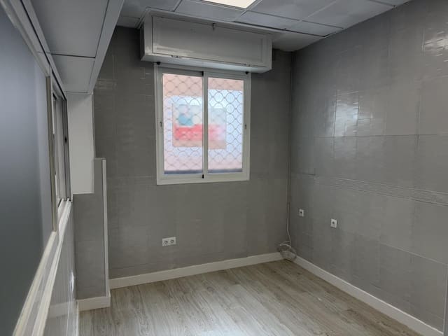 2 slaapkamer Commercieel te koop in Altos de Estepona, Estepona - € 215.000 (Ref: 9748187)