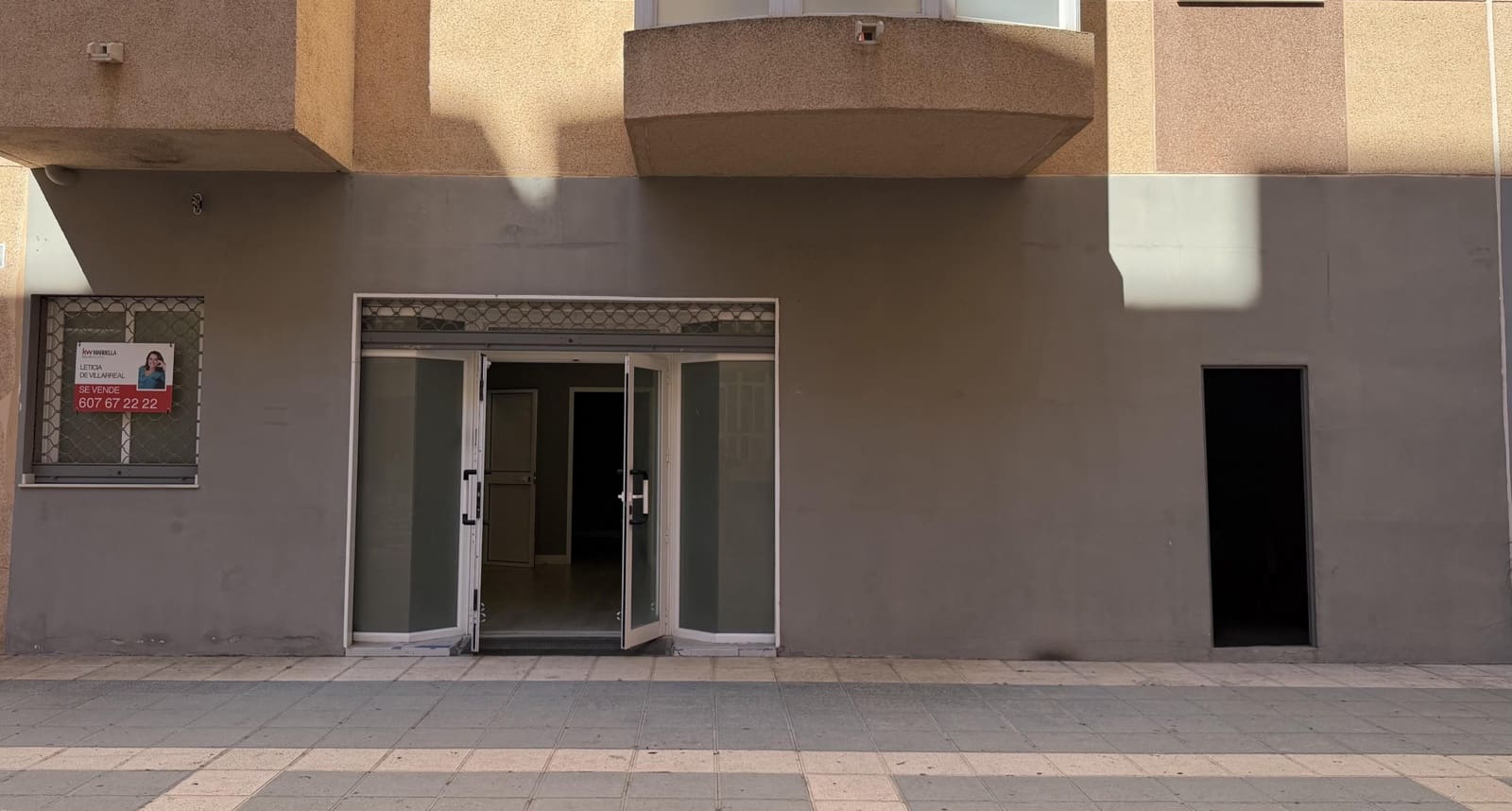 2 bedroom Commercial for sale in Estepona - € 215,000 (Ref: 9748187)