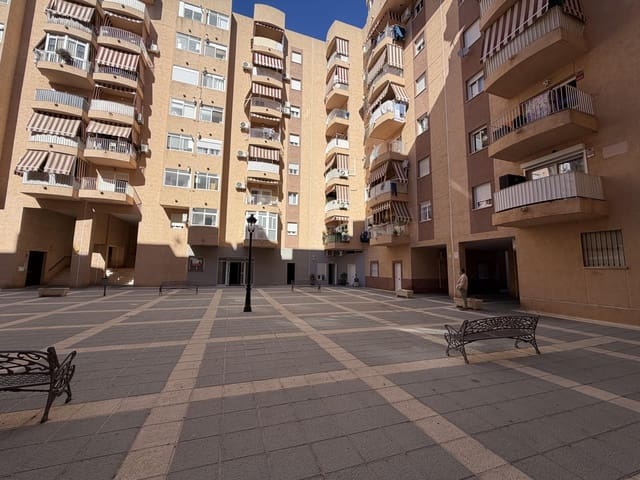 2 slaapkamer Commercieel te koop in Altos de Estepona, Estepona - € 215.000 (Ref: 9748187)