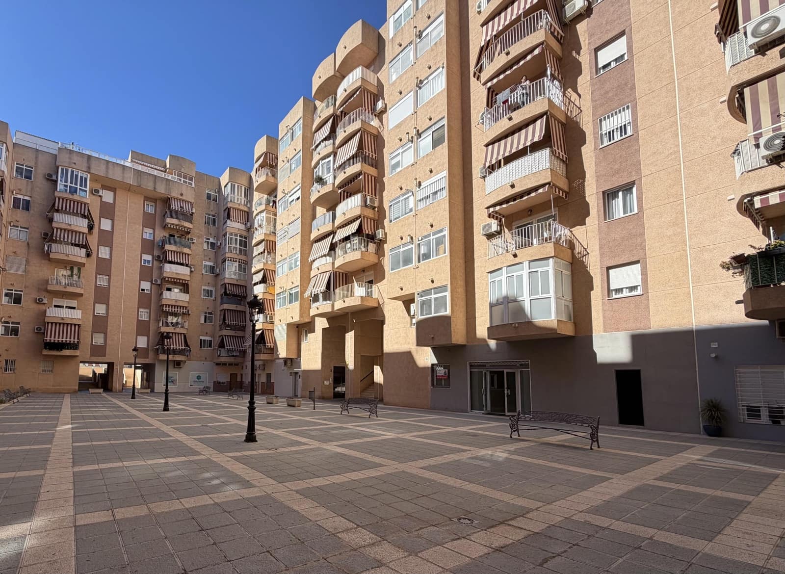 2 bedroom Commercial for sale in Estepona - € 215,000 (Ref: 9748187)