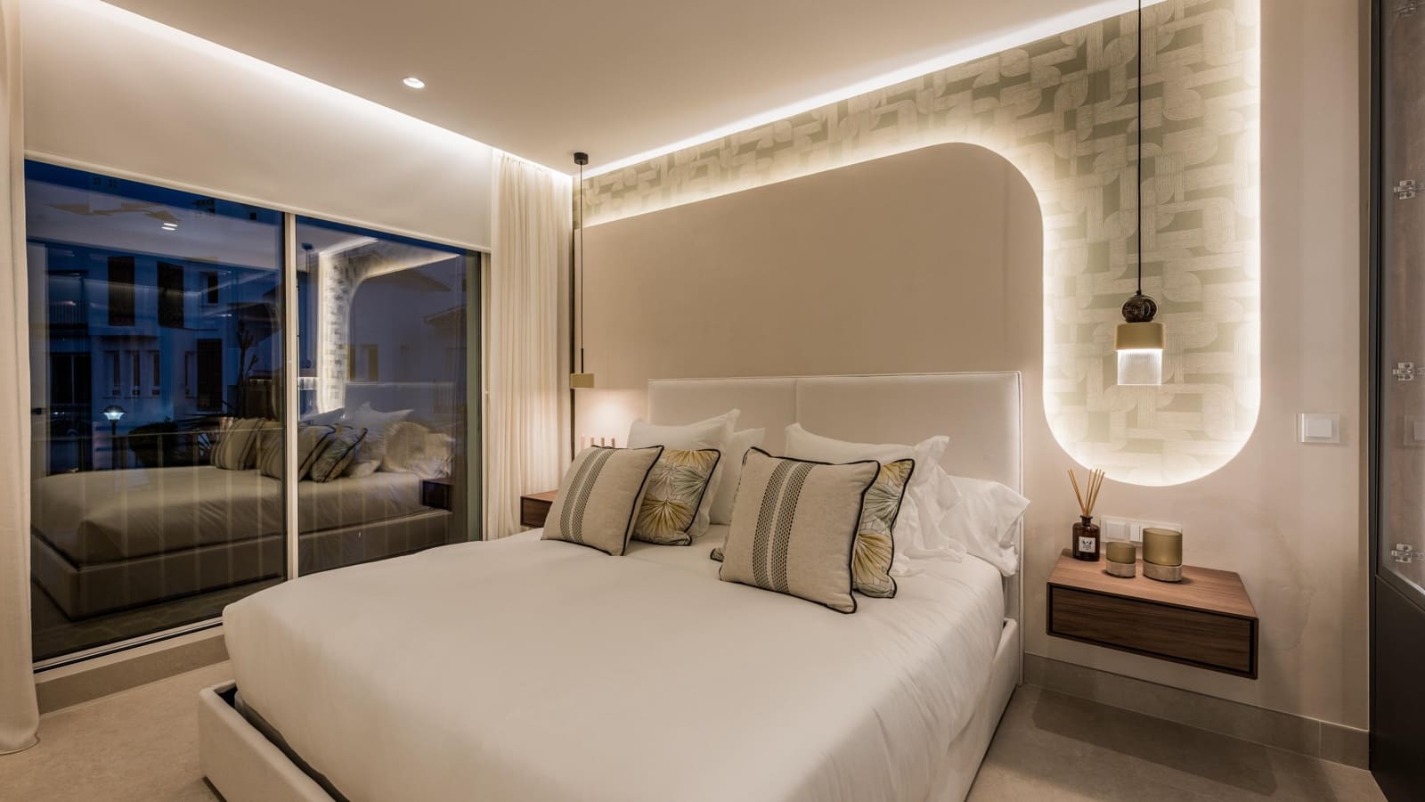 3 bedroom Apartment for sale in Los Monteros with pool garage - € 2,450,000 (Ref: 9759173)