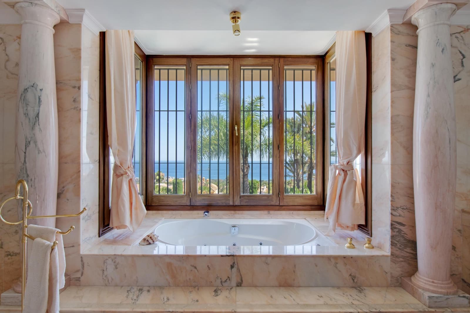 6 soveværelse Villa til leje i Golden Mile med swimmingpool - € 18.000 (Ref: 9762158)