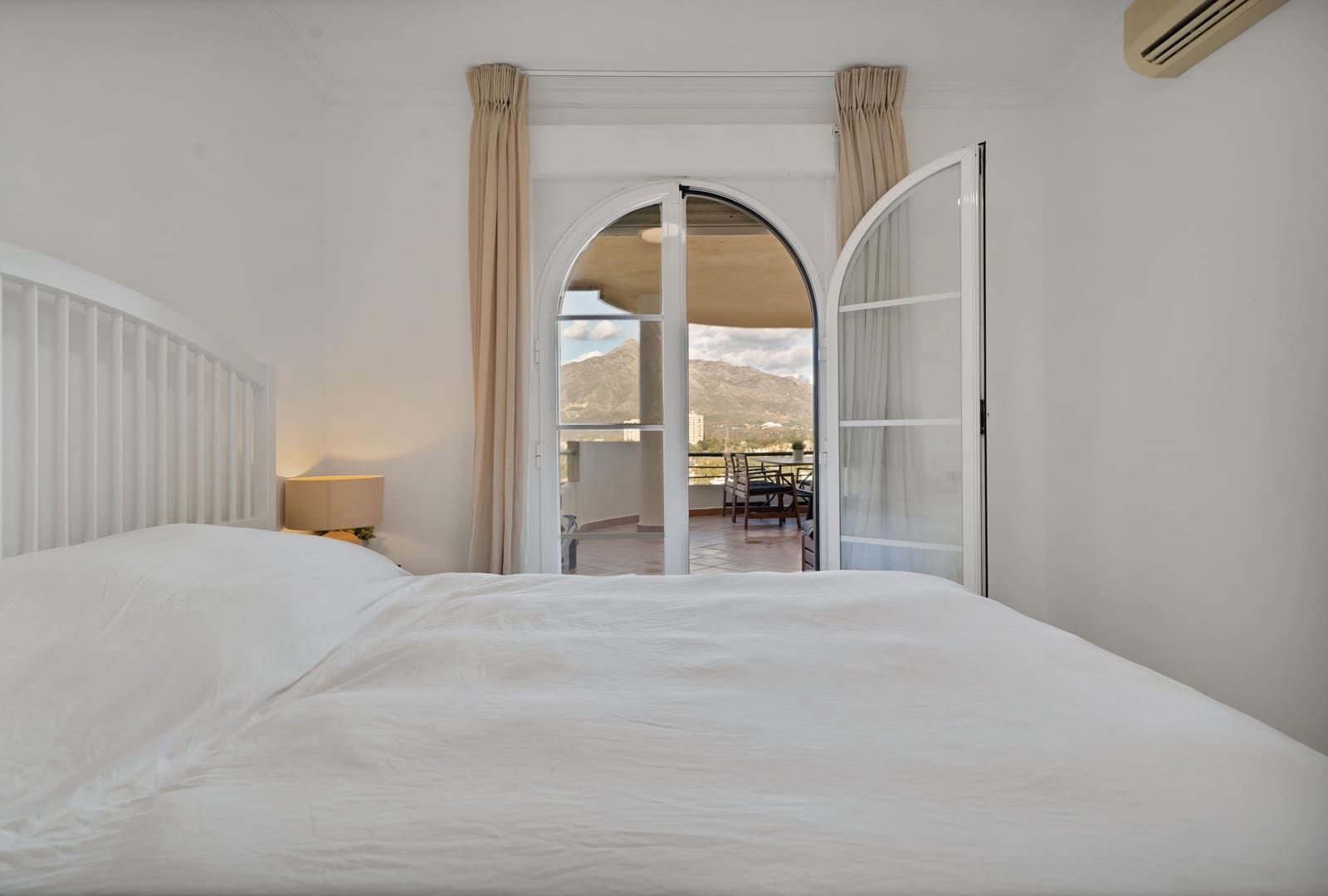 2 bedroom Apartment for rent in Nueva Andalucia with pool garage - € 3,000 (Ref: 9773291)