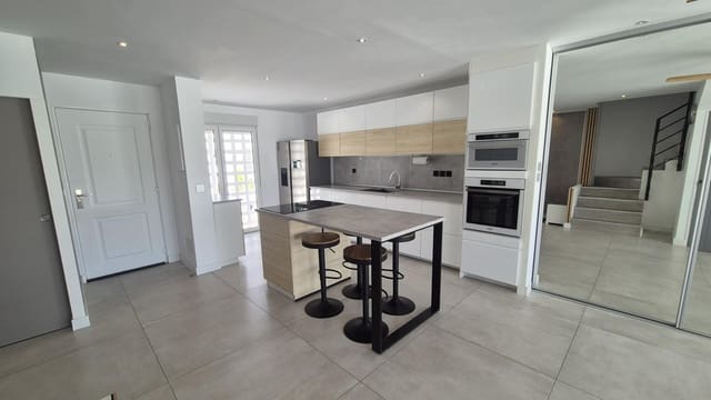 5 sypialnia Dom szeregowy na sprzedaż w La Cala de Mijas, Mijas z basenem - 950 000 € (Ref: 9773292)