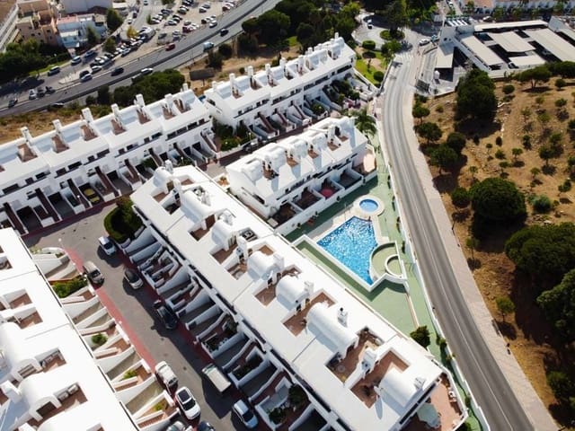 5 sypialnia Dom szeregowy na sprzedaż w La Cala de Mijas, Mijas z basenem garażem - 875 000 € (Ref: 9773292)