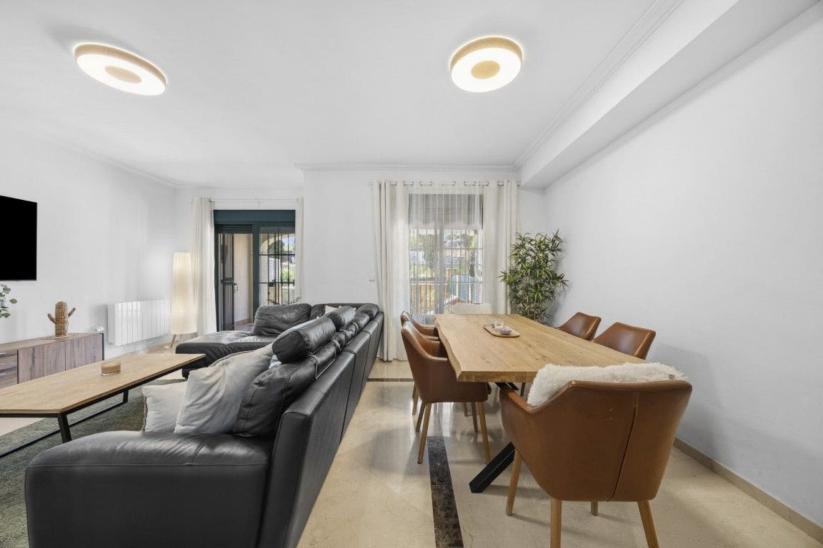 3 soverom Rekkehus til salgs i Marbella med svømmebasseng - € 849 000 (Ref: 9791265)