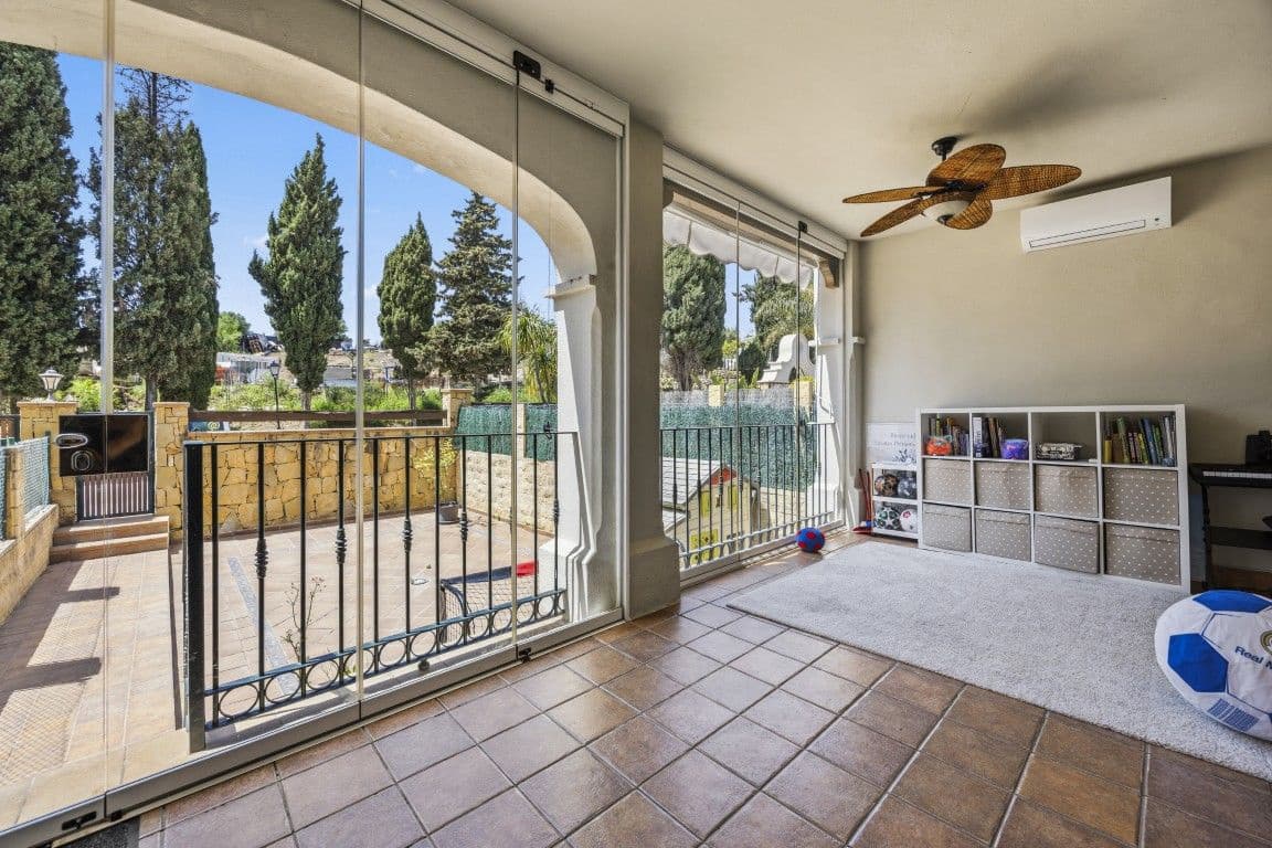 3 soveværelse Rækkehus til salg i Marbella med swimmingpool - € 849.000 (Ref: 9791265)