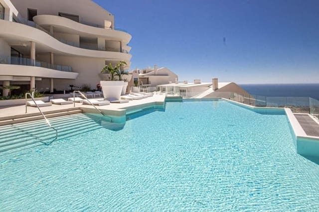 Ático de 4 habitaciones en Benalmádena pueblo, Benalmádena en venta con piscina garaje - 1.225.000 € (Ref: 9806660)