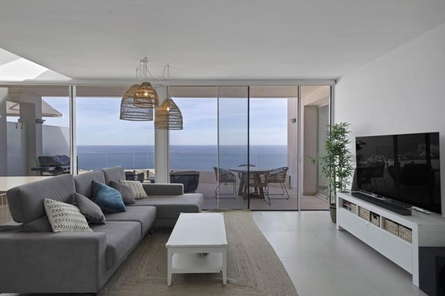 Ático de 4 habitaciones en Benalmádena pueblo, Benalmádena en venta con piscina garaje - 1.225.000 € (Ref: 9806660)