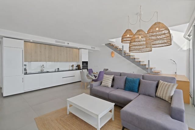 Ático de 4 habitaciones en Benalmádena pueblo, Benalmádena en venta con piscina garaje - 1.225.000 € (Ref: 9806660)