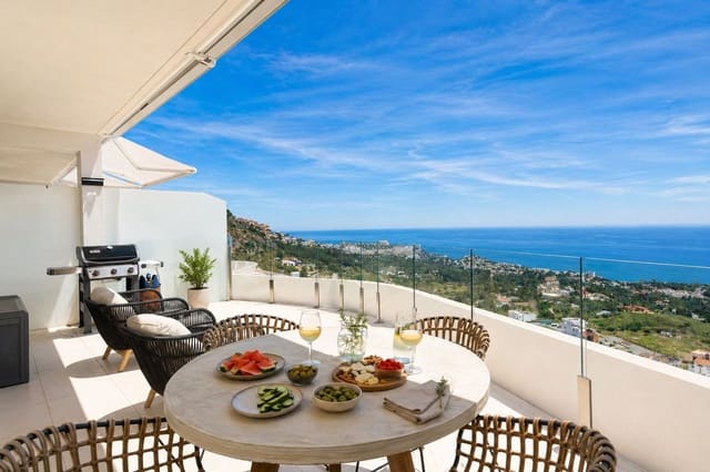 Ático de 4 habitaciones en Benalmádena pueblo, Benalmádena en venta con piscina garaje - 1.225.000 € (Ref: 9806660)