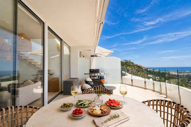 Ático de 4 habitaciones en Benalmádena pueblo, Benalmádena en venta con piscina garaje - 1.225.000 € (Ref: 9806660)